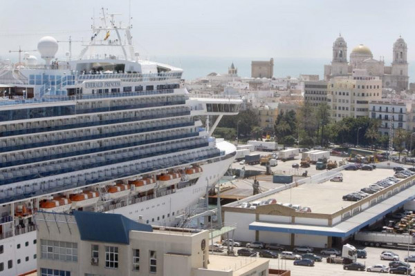 El puerto de Cádiz espera batir su récord de escalas de cruceros en