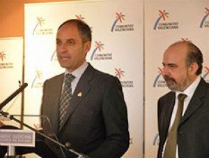 HOSBEC entrega su Insignia de Oro al presidente valenciano