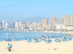 Alicante registra niveles del 80% de ocupación en agosto, a pesar del aumento de la oferta