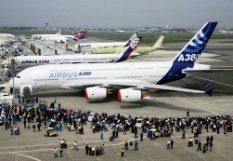 Airbus designa nuevos responsables del 380 y el 320 mientras el super jumbo realizaba su primer vuelo con pasajeros
