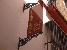Los hoteles del centro de Sevilla cuentan con nueva cartelería