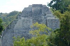 Restauran en Guatemala el sitio arqueológico de Yaxhá
