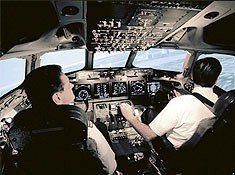 Pilotos y azafatas británicos rechazan las restricciones que les impone el Gobierno en los vuelos