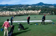 La Junta considera compatibles con los campos de golf un nú­mero razonable de viviendas