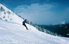 Sierra Nevada apuesta por consolidar el turismo de sol y nieve y el esquí familiar