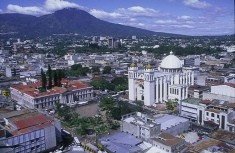 El Salvador busca inversiones en EE UU