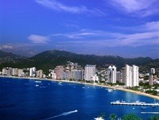 "La violencia no afecta al turismo de Acapulco", asegura el gobernador de Guerrero