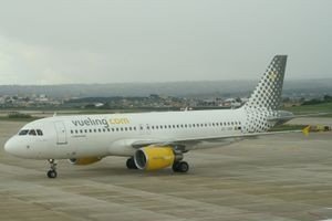 Vueling reanudará los vuelos entre Compostela y París a partir de mayo
