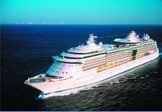 Álvaro Uribe recibió a 2.500 turistas de un crucero de Royal Caribbean en Cartagena