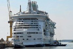 Royal Caribbean inaugura el Liberty of the Seas, primer gemelo del barco más grande del mundo