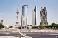 Shanghai convierte en atracción turística sus rascacielos más futuristas