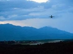 Aeronáutica civil asegura que dos aerolíneas operarán en Bolivia