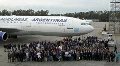 Cancelan la huelga de Aerolíneas Argentinas pero continúan los retrasos