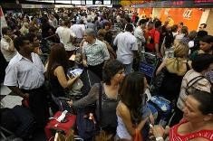 El caos aeroportuario prosigue una semana después de accidente en Sao Paulo