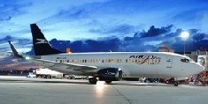 Pasajeros de cinco vuelos de Air Comet reclaman por retrasos de hasta 24 horas