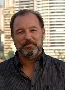 Ruben Blades se mantiene como ministro de Turismo, pero volverá a la música