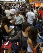 Continúa el caos en los aeropuertos brasileños