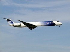 Spirit Airlines pretende comprar a la colombiana Aires para competir en Colombia como low cost