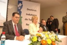 El Gobierno firma un convenio con la Fundación Getúlio Vargas para desarrollar el turismo regional