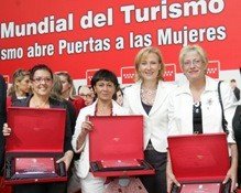 Homenaje al papel de la mujer en el desarrollo del turismo