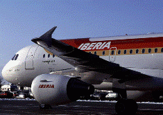El retraso del AVE pospone la decisión de Iberia de reducir su oferta en el puente aéreo Barcelona-Madrid