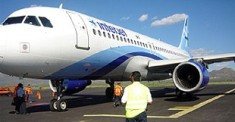 El presidente de Guatemala recibe al primer vuelo de Interjet