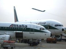 Alitalia vuelve a posponer la elección de su comprador