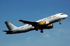 Vueling "estaciona" dos nuevos aviones en Sevilla mientras su acción pierde un 62% al cumplir un año en bolsa
