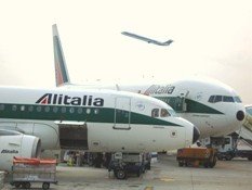 Air France, AirOne y un consorcio empresarial formalizan sus ofertas por Alitalia