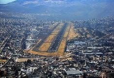 El Gobierno ofrece 74 M USD para el aeropuerto de Quito
