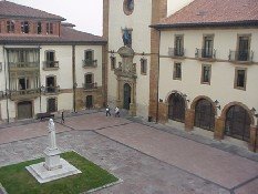 La Universidad de Oviedo recibe la III Distinción Turística Ciudades de Asturias