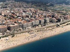 Clos cree que la economía catalana debería depender menos del turismo