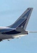 El gobernador de Tucumán se propone "terminar con el monopolio de Aerolíneas Argentinas"