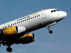 Vueling y clickair están lejos de lograr una fusión, según Lara