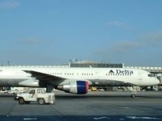 Delta anuncia su fusión con Northwest Airlines