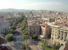 El Ayuntamiento de Barcelona cerrará más de 500 apartamentos turísticos de Ciutat Vella