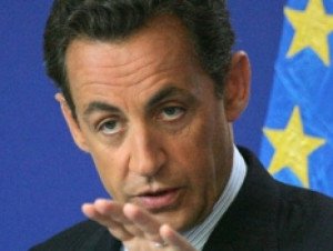 Sarkozy propondrá a la UE que se estabilice la subida del IVA, dado el precio de los carburantes