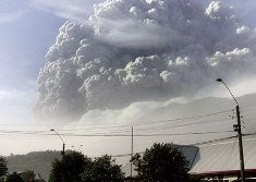 Las cenizas del volcán Chaitén obligaron a suspender los vuelos