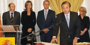Zapatero toma las riendas de Turismo y releva al lobby catalán