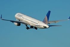 Continental Airlines suspenderá algunas de sus rutas