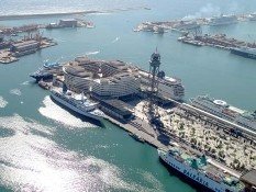 El Puerto de Barcelona bate su récord de cruceros en un día