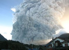 El volcán Chaitén sigue emitiendo cenizas que perjudican los vuelos