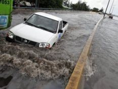 Miles de evacuados por la tormenta tropical "Fay"
