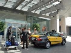 Taxistas y agencias de viajes llegan a un principio de acuerdo sobre el traslado de turistas en vehículos sin licencia