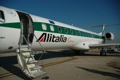 Gobierno, sindicatos y compradores alcanzan un acuerdo marco sobre el plan industrial de Alitalia