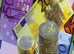 El euro cae hasta los 1,4164 dólares, el nivel más bajo desde octubre de 2007