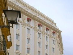 Un hotel octogenario con sangre joven reabre en Sevilla
