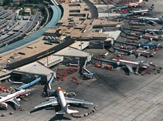 Las agencias requieren a las aerolíneas para que eliminen el recargo por carburante