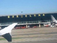 El tráfico en los aeropuertos españoles cae un 17% y en El Prat, casi un 30%
