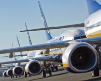 Ryanair ofrece volver a Valencia Manises si le pagan 4 M €, "una cuarta parte de lo que cobra Air Nostrum"